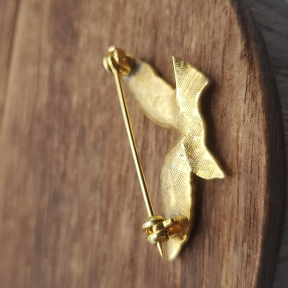Flying soaring bird brooch B545 - Picture 2 of 3